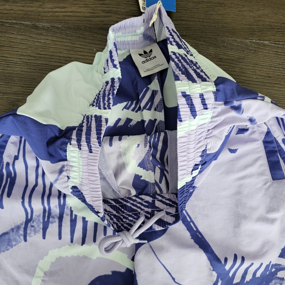 NWT ADIDAS MEN'S AOP SHORTS ORIGINALS dust purple/halo min - Picture 6 of 8